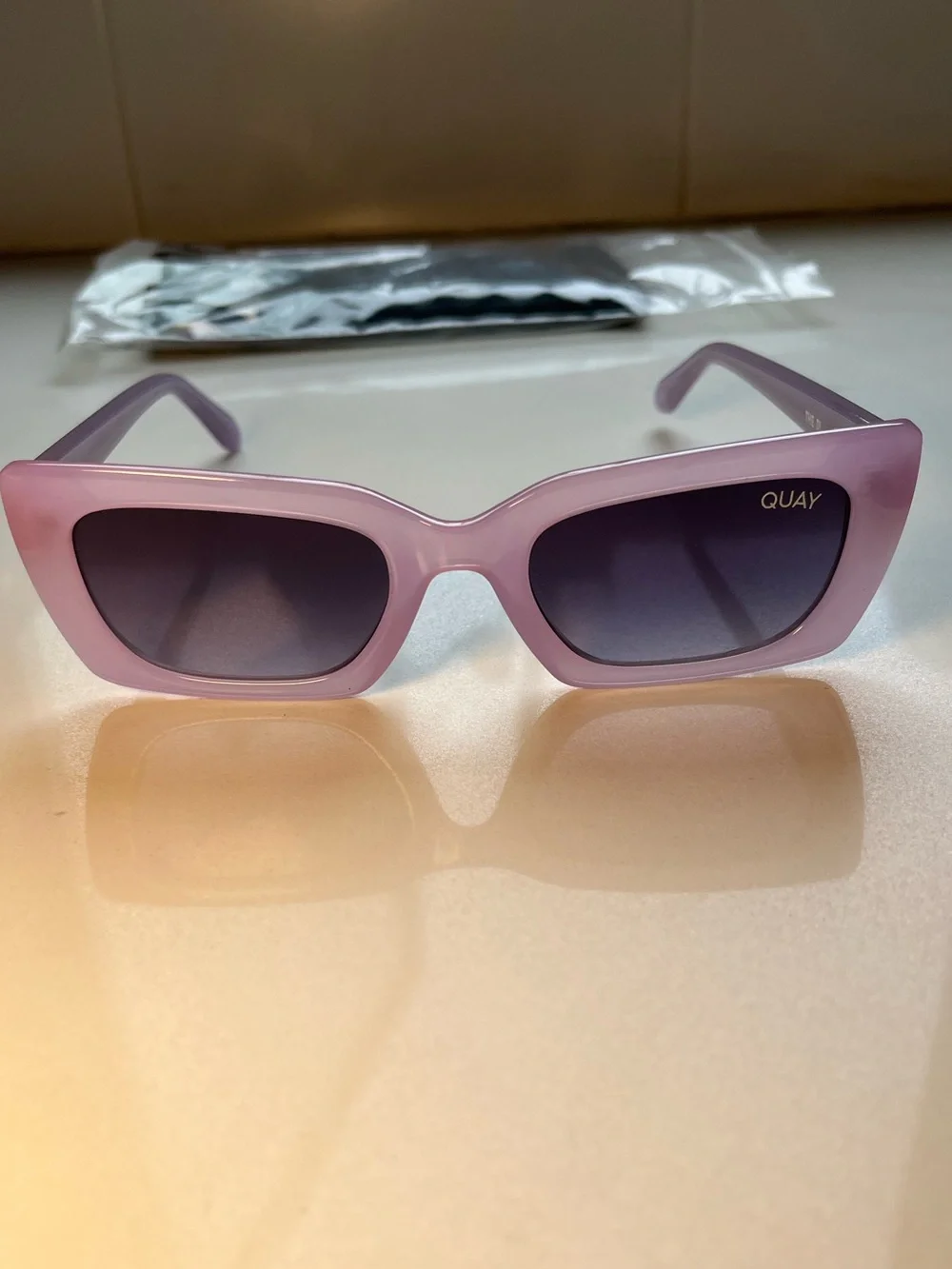 QUAY The DL sunglasses -  Pastel Purple Lilac frame / smoke lens - NWT